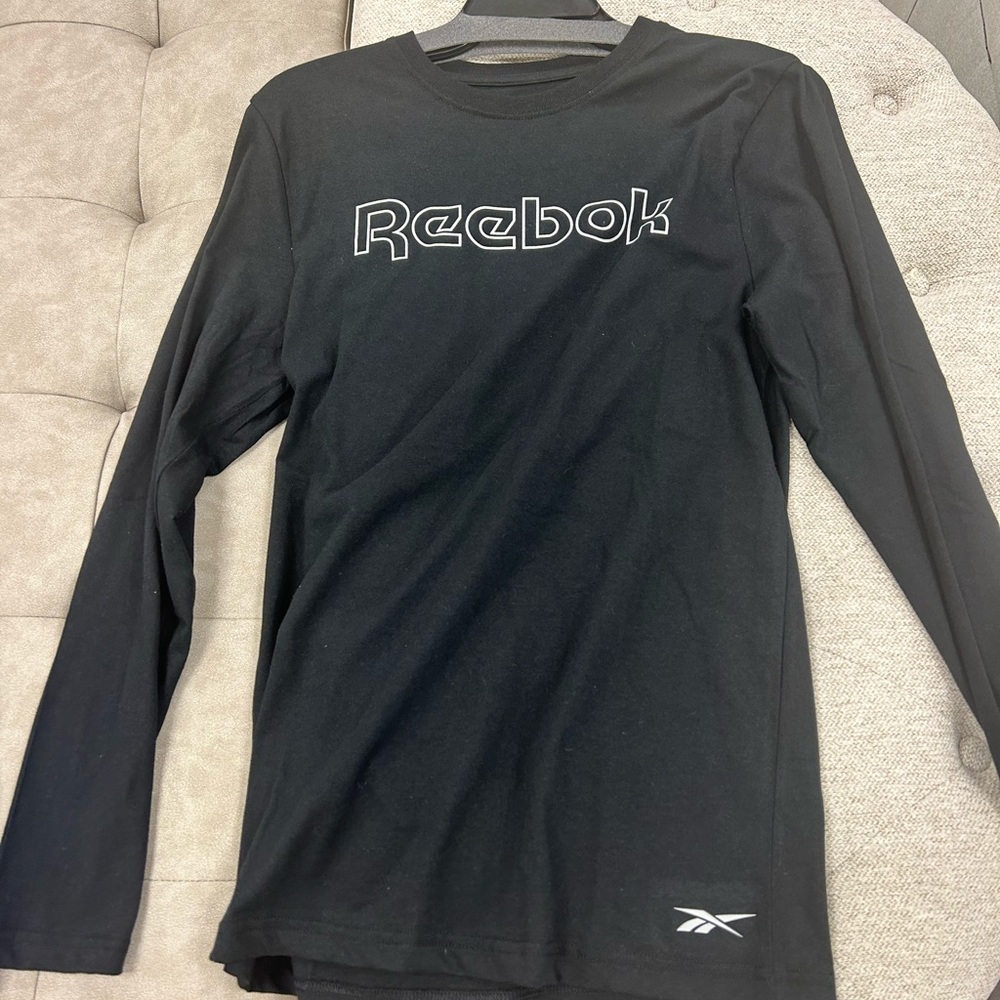 Black long sleeve reebok tee